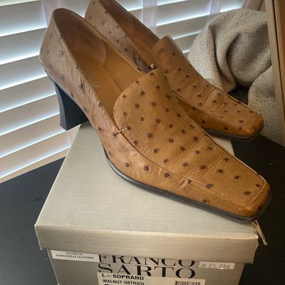 Sale Photo Thumbnail #20: Preworn but it good condition with box.