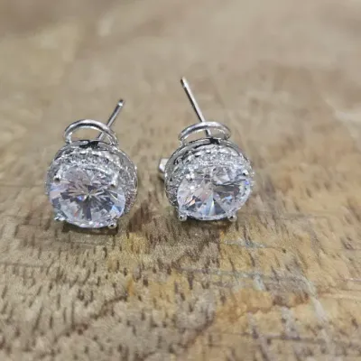 Sale Photo Thumbnail #140: One pair of earrings
