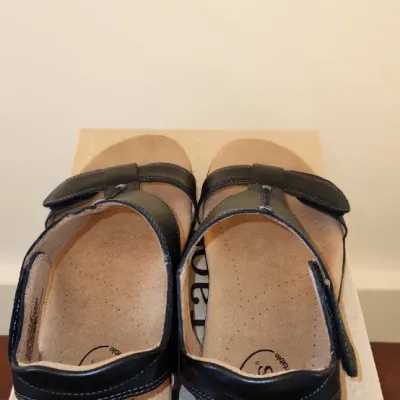 Sale Photo Thumbnail #336: Size: 8 M
Color: Black
Heel Height - 2.5cm
Like New, Includes Box.