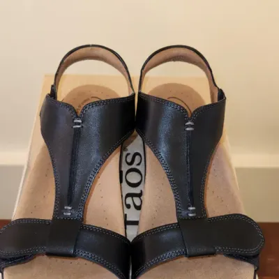 Sale Photo Thumbnail #335: Size: 8 M
Color: Black
Heel Height - 2.5cm
Like New, Includes Box.