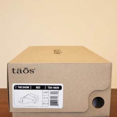 Sale Photo Thumbnail #329: Size: 8 M
Color: Red
Heel Height - 2.5cm
Like New, Includes Box.