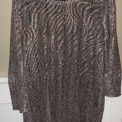 Sale Photo Thumbnail #557: A women's long-sleeve knit tunic/top by JM Collection in size XL. Features a metallic shimmer knit overlay with a patterned weave and decorative chain trim accent around the neckline. In good pre-owned condition with no visible stains or tears.