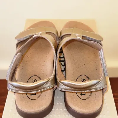 Sale Photo Thumbnail #331: Size: 8 M
Color: Champagne
Heel Height - 2.5cm
Like New, Includes Box