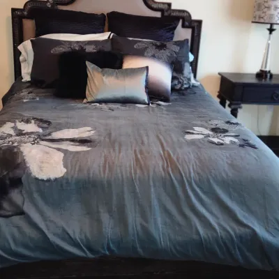 Sale Photo Thumbnail #302: 1 Queen Comforter
2 Standard Pillow Shams
2 European Pillow Shams
3 Decorative Pillows
Great Condition
1 set of Queen sheets & Two Pillow Cases
Great Condition - Bearly used in Guest Bedroom
Smoke Free Home