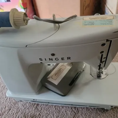 Sale Photo Thumbnail #25: Singer Touch & Sew sewing machine