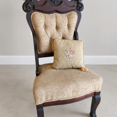 VICTORIAN CARVED UPHOLSTERED CHAIR