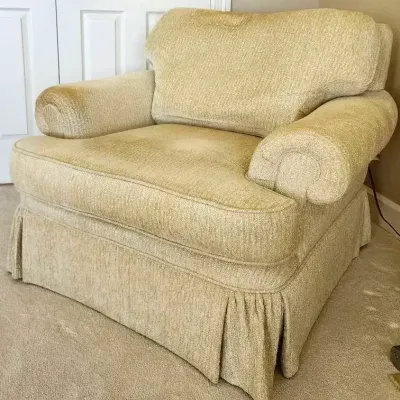 COMFY ARMCHAIR 