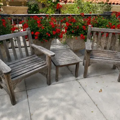 KINGSLEY-BATE TEAK PATIO CHAIRS AND TABLE