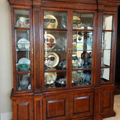 LARGE CHINA CABINET IN DARK WOOD 