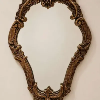 TEARDROP-SHAPED MIRROR