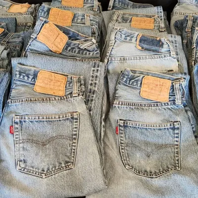 MYSTERY LOT OF VINTAGE LEVI'S JEANS (1)