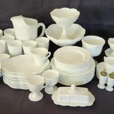 VINTAGE "COLONY HARVEST" MILK GLASS BY THE INDIANA GLASS COMPANY