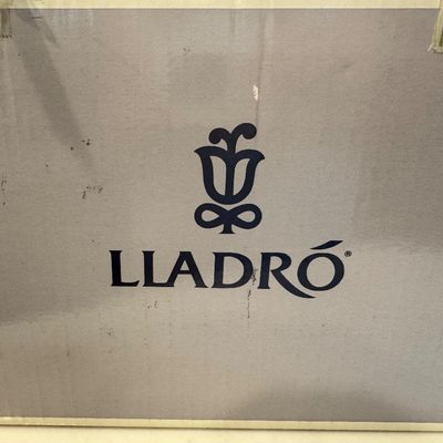 Sale Photo Thumbnail #231: Lladro "So Beautiful" #06418 boxed 12" high/7"wide". Like new, no chips no flaws