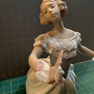 Sale Photo Thumbnail #229: Lladro "So Beautiful" #06418 boxed 12" high/7"wide". Like new, no chips no flaws