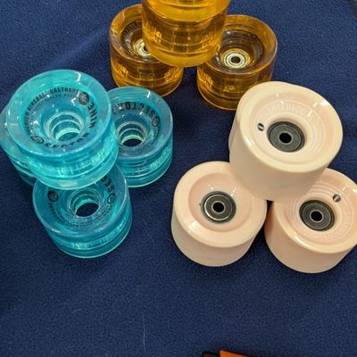 Sale Photo Thumbnail #166: 5 set of 4 wheels longboard accessories
