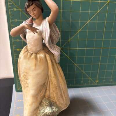 Sale Photo Thumbnail #219: 1970 Lladro "Florista camminante y pajarito" boxed". Like new no chips or flaws