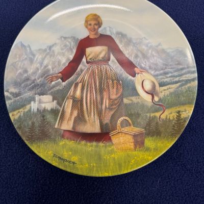 Sale Photo Thumbnail #127: 4 pc Cinematic Classics plates