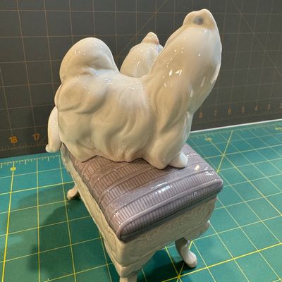 Sale Photo Thumbnail #243: "Lladro ""Looking Pretty"" #06688 boxed". Like new, no chips or scratches