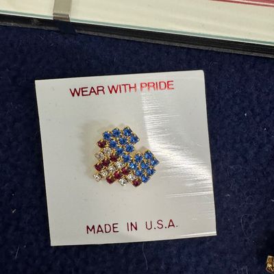 Sale Photo Thumbnail #152: 12 pc 911/America Pins