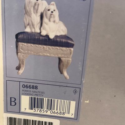 Sale Photo Thumbnail #246: "Lladro ""Looking Pretty"" #06688 boxed". Like new, no chips or scratches