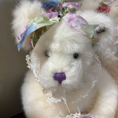 Sale Photo Thumbnail #200: Annette Funicello bears, set of 4 "" Shining Star"" and ""Perri"" ""Rose Princess"" Name unknown".