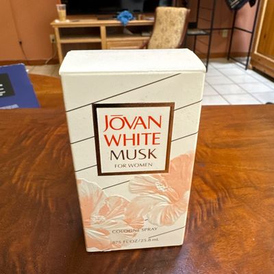 Vintage Jovan White Musk for Women cologne spray, 0.875 fl oz, in its original floral-patterned box.
