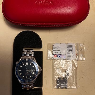 Sale Photo Thumbnail #17: Omega Watch
Seamaster Professional  
300 m / 1000 ft