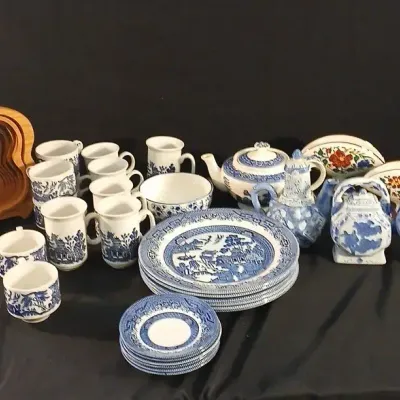 H. Gereis Collapsible Basket Churchill Blue Willow Staffordshire Teapots 