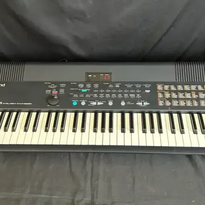 Roland EM-305 Intelligent Synthesizer Keyboard