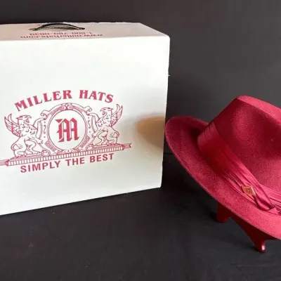 Burgundy felt hat by Miller Hats, Houston, Texas  - Size Large 