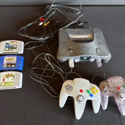 Nintendo 64 (N64) home video game console bundle, two controllers and 3 games 