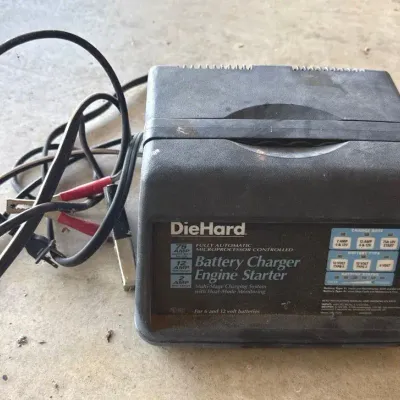 DieHard Battery charger & engine starter 