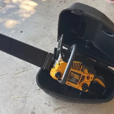 Poulan Pro PP4218 42cc gas-powered chainsaw & black carrying c