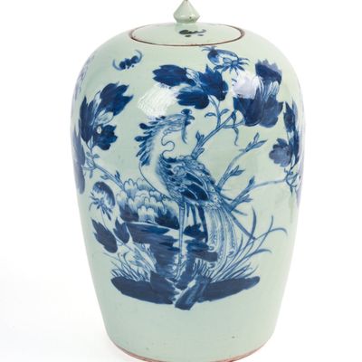 Sale Photo Thumbnail #322: Chinese Porcelain Blue and White Covered Jar.