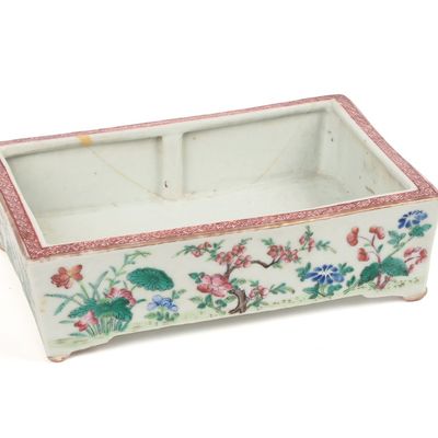Sale Photo Thumbnail #90: Chinese Famille Rose Jardiniere