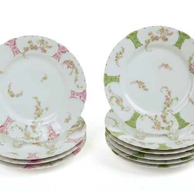 Sale Photo Thumbnail #219: Ten Haviland Limoges Porcelain Plates.