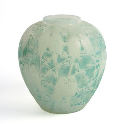Sale Photo Thumbnail #340: Rene Lalique (1860-1945). Perruches Vase, C. 1919.
