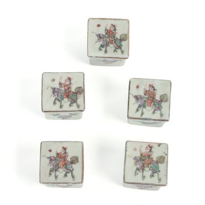 Sale Photo Thumbnail #68: Five Small Chinese Famille Rose Porcelain Boxes