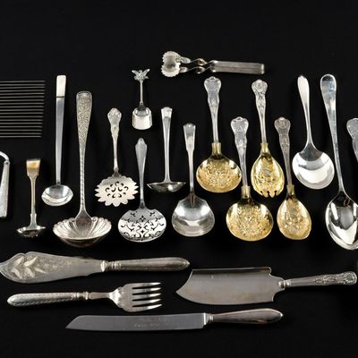 Sale Photo Thumbnail #265: Silverplate Serving and Sterling Handled Cake Cutter