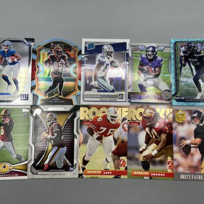 (10) Assorted Football Rookie Cards - Brett Favre, CeeDee Lamb, Tee Higgins