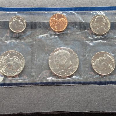 Sale Photo Thumbnail #40: 1981-P Only U.S. Uncirculated Mint Set, No Envelope