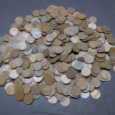 Sale Photo Thumbnail #3: (500) Assorted Lincoln Wheat Cents - Unsearched