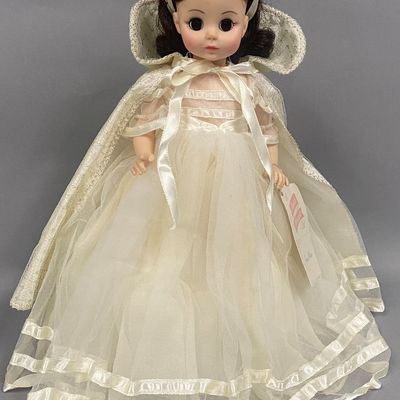 Sale Photo Thumbnail #465: Madame Alexander Snow White Doll