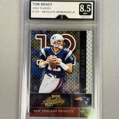 Sale Photo Thumbnail #10: Playoff Absolute Memorabilia Graded Tom Brady Card