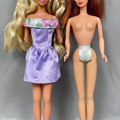 Sale Photo Thumbnail #117: 2 Mattel Vinyl Fashion Dolls