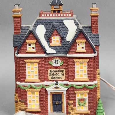 Sale Photo Thumbnail #315: Dept 56 Boarding & Lodging School
