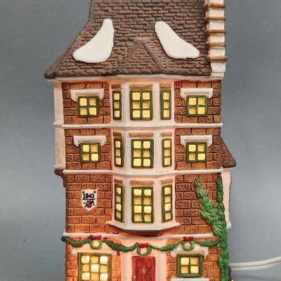 Sale Photo Thumbnail #326: Dept 56 Nephew Fred's Flat