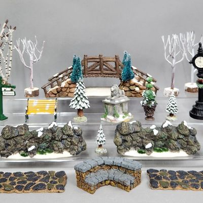 Sale Photo Thumbnail #367: Resin Winter Village Park Collection