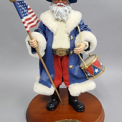 Sale Photo Thumbnail #381: Clothtique Union Santa Signature Series Figurine