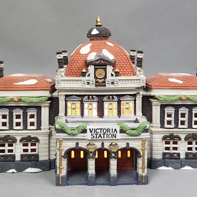 Sale Photo Thumbnail #344: Dept 56 Porcelain Victoria Station
